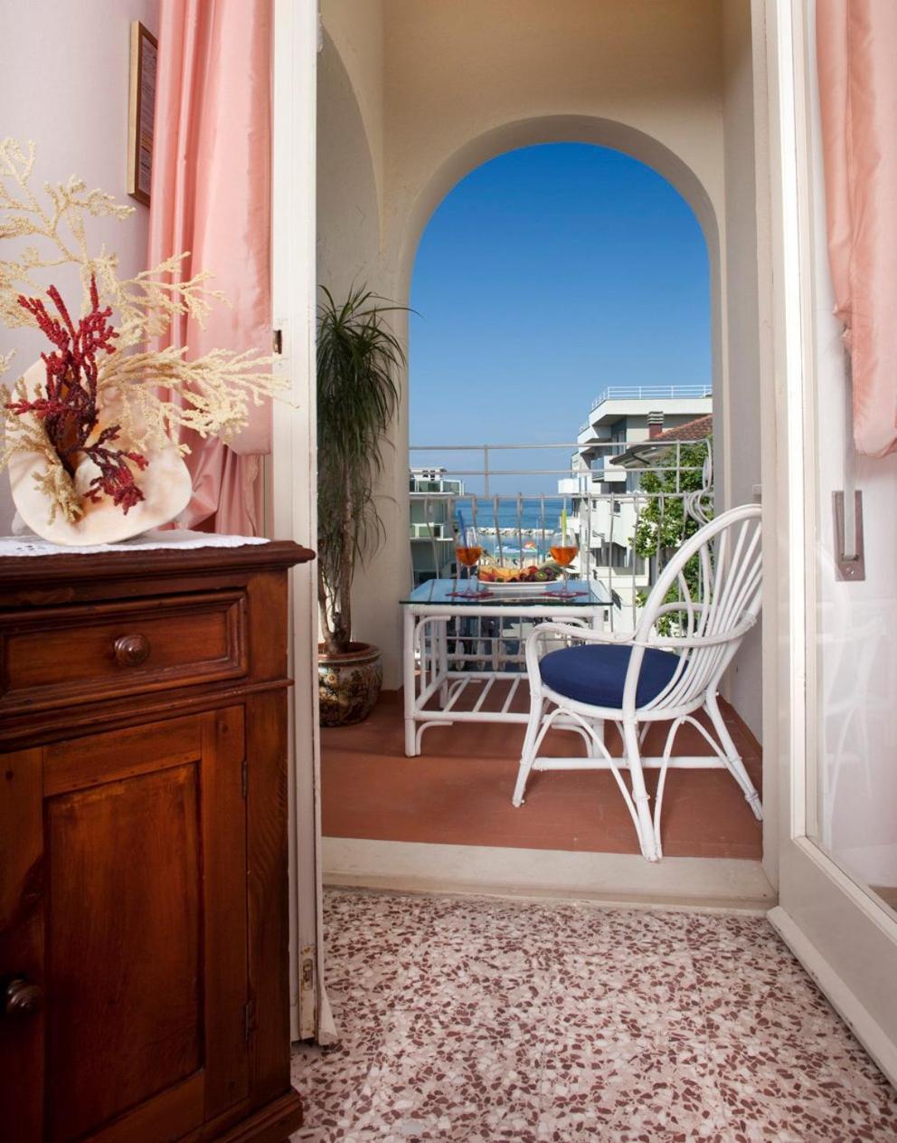 My Home Hotel ベラーリア・イジェア・マリーナ エクステリア 写真