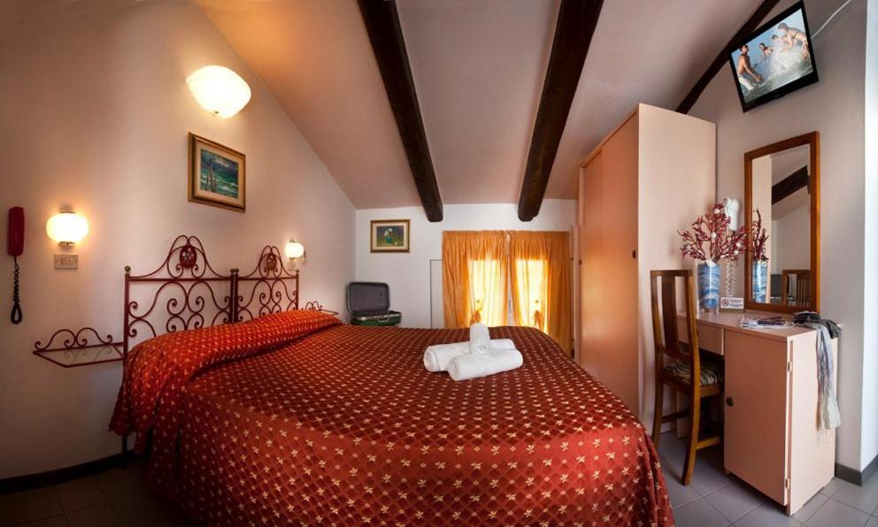 My Home Hotel ベラーリア・イジェア・マリーナ エクステリア 写真