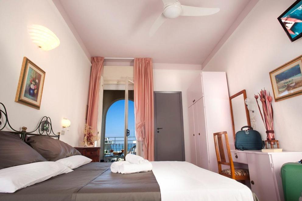 My Home Hotel ベラーリア・イジェア・マリーナ エクステリア 写真